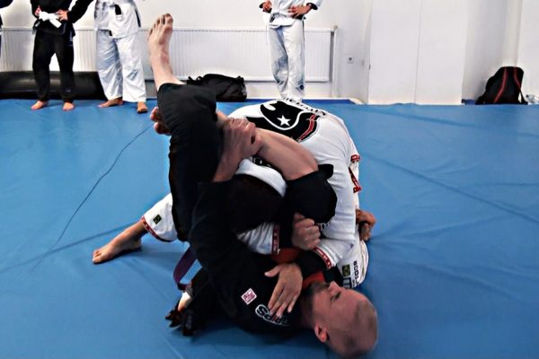 BJJ TRIANGLE CHOKE